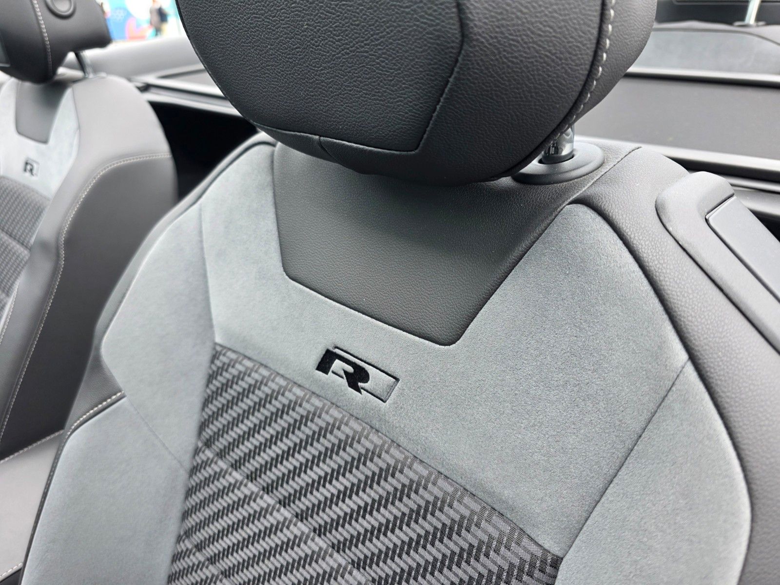 Volkswagen T-Roc R-Line Black - Samsaru's Car Outlet