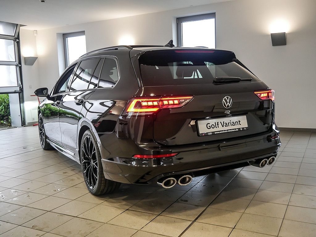 Volkswagen Golf Variant R 2.0 TSI 4Motion DSG PANO AHK MATR