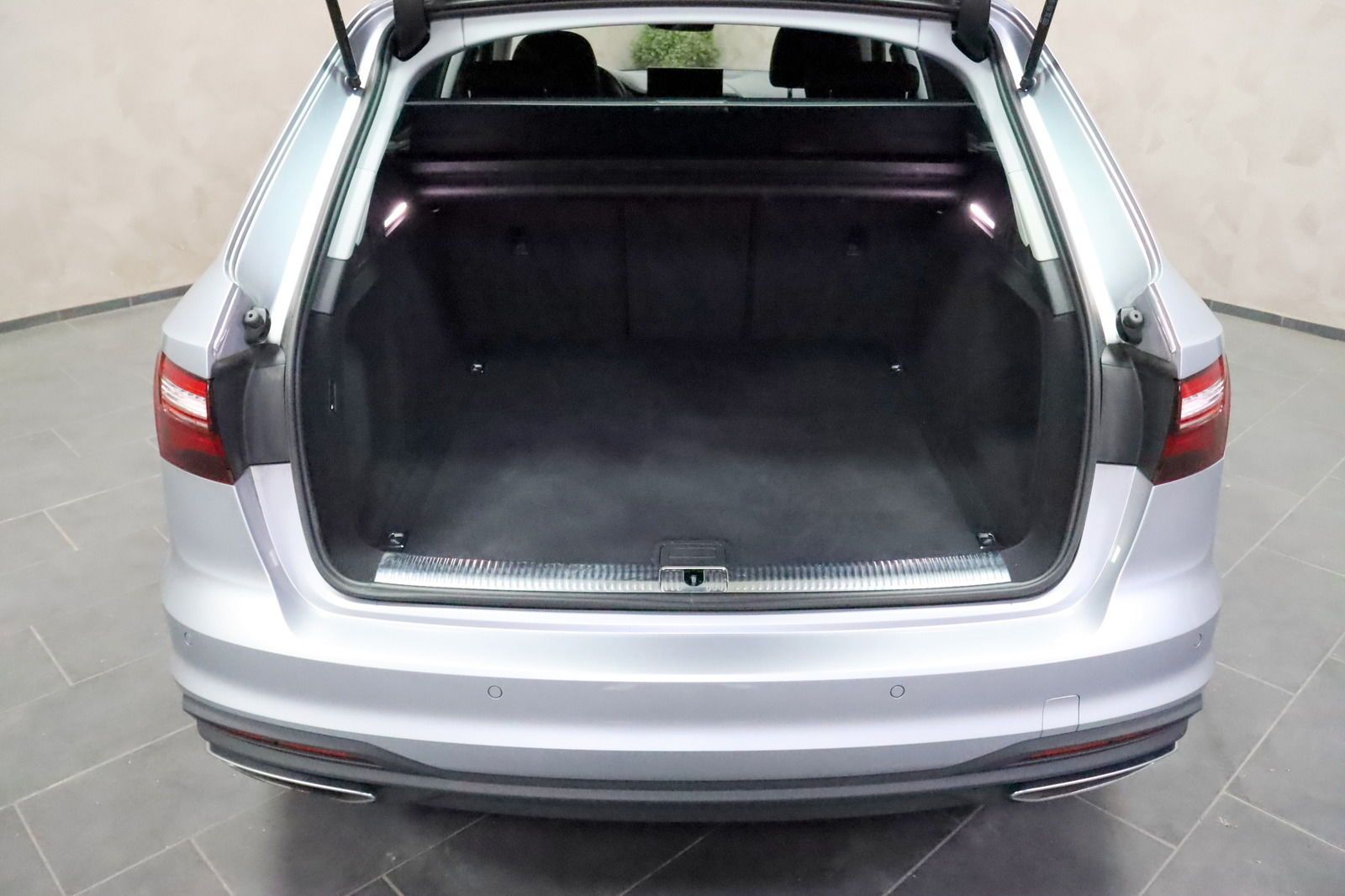 Audi A4 Avant 30 TDI Aut. - Samsaru's Car Outlet