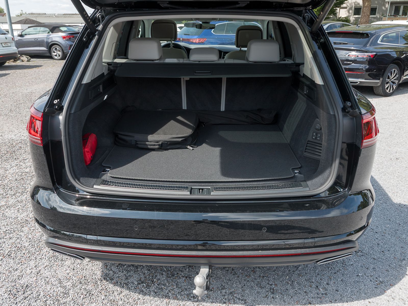 Volkswagen Touareg 3.0 TSI eHybrid 4Motion Elegance - Samsaru's Car Outlet