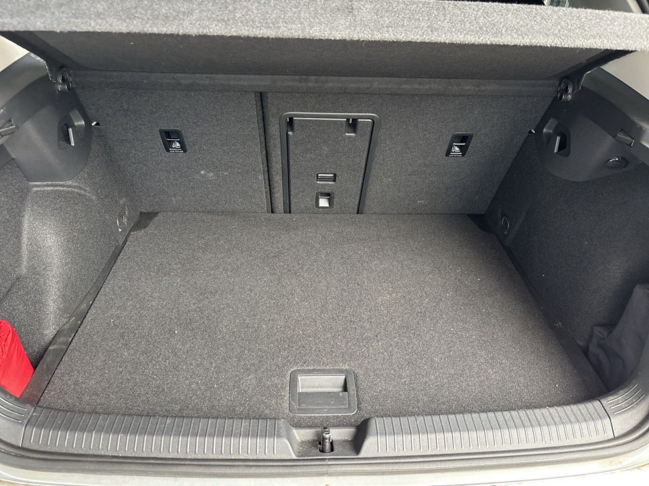 Volkswagen Golf VIII 1.0 l eTSI Active - Samsaru's Car Outlet