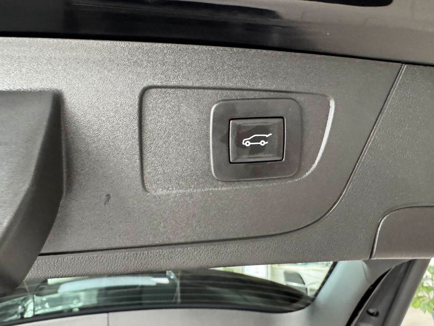 Opel Insignia ST 2.0D(128)AT8 Elegance - Samsaru's Car Outlet