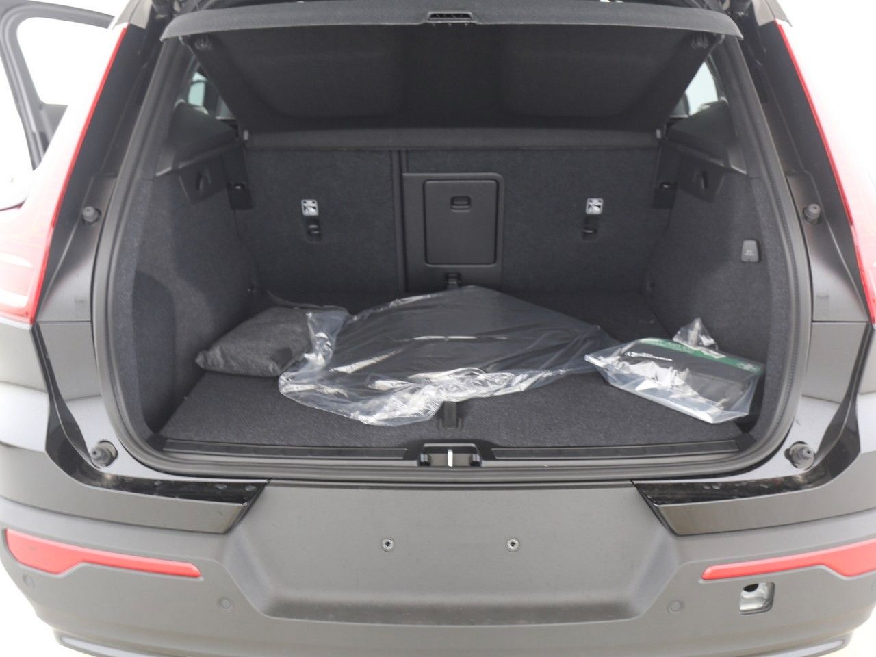 Volvo XC40 B4 Ultra Dark - Samsaru's Car Outlet