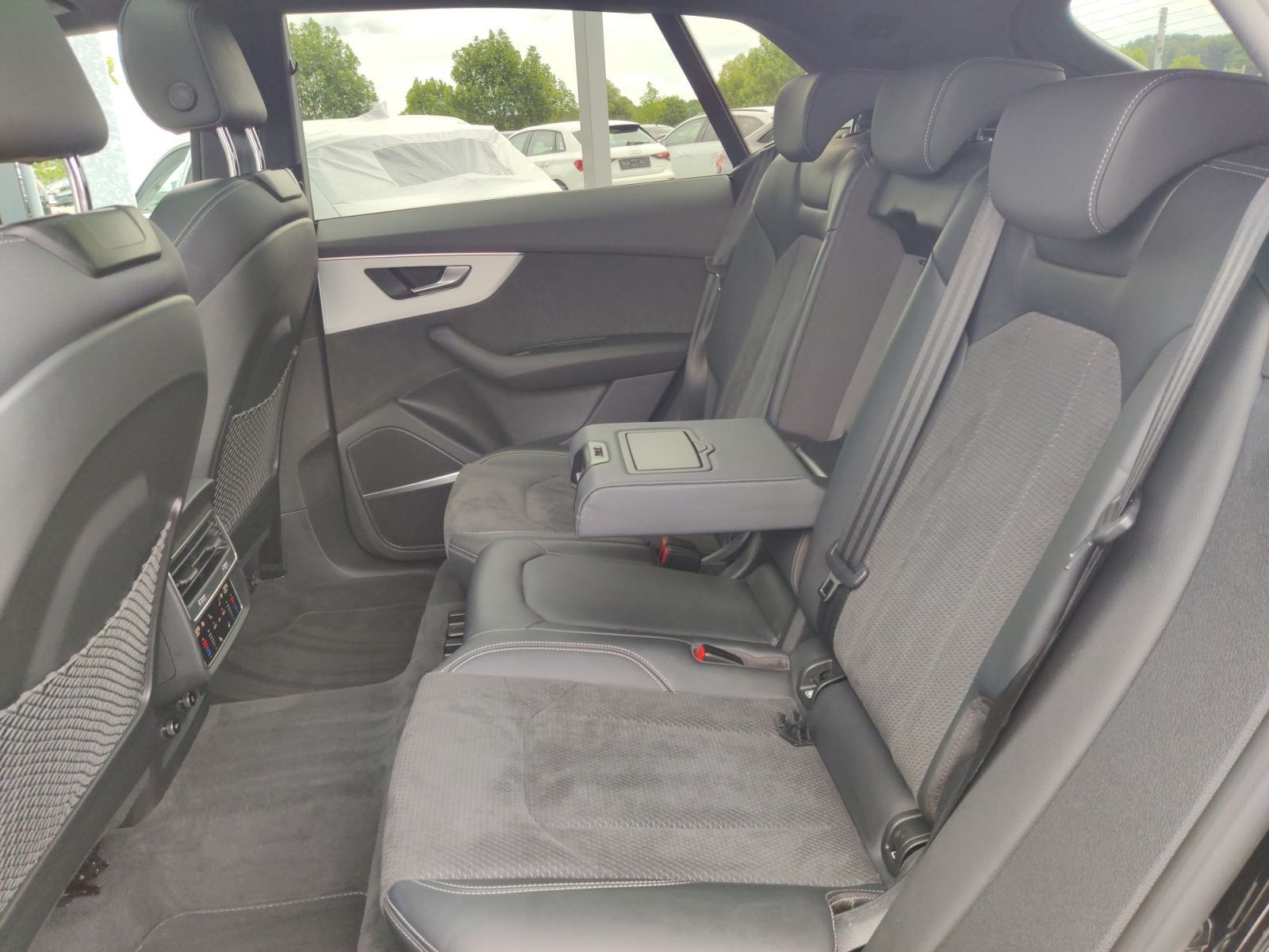 Audi Q8 55 TFSI Tiptr. S-Line 2x, HD Matrix, AHK, Pan