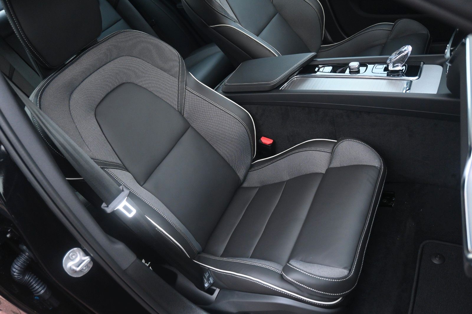 Volvo S60 B4 B DSG Plus Dark*STHZG*360°*PANO*ACC*AHK