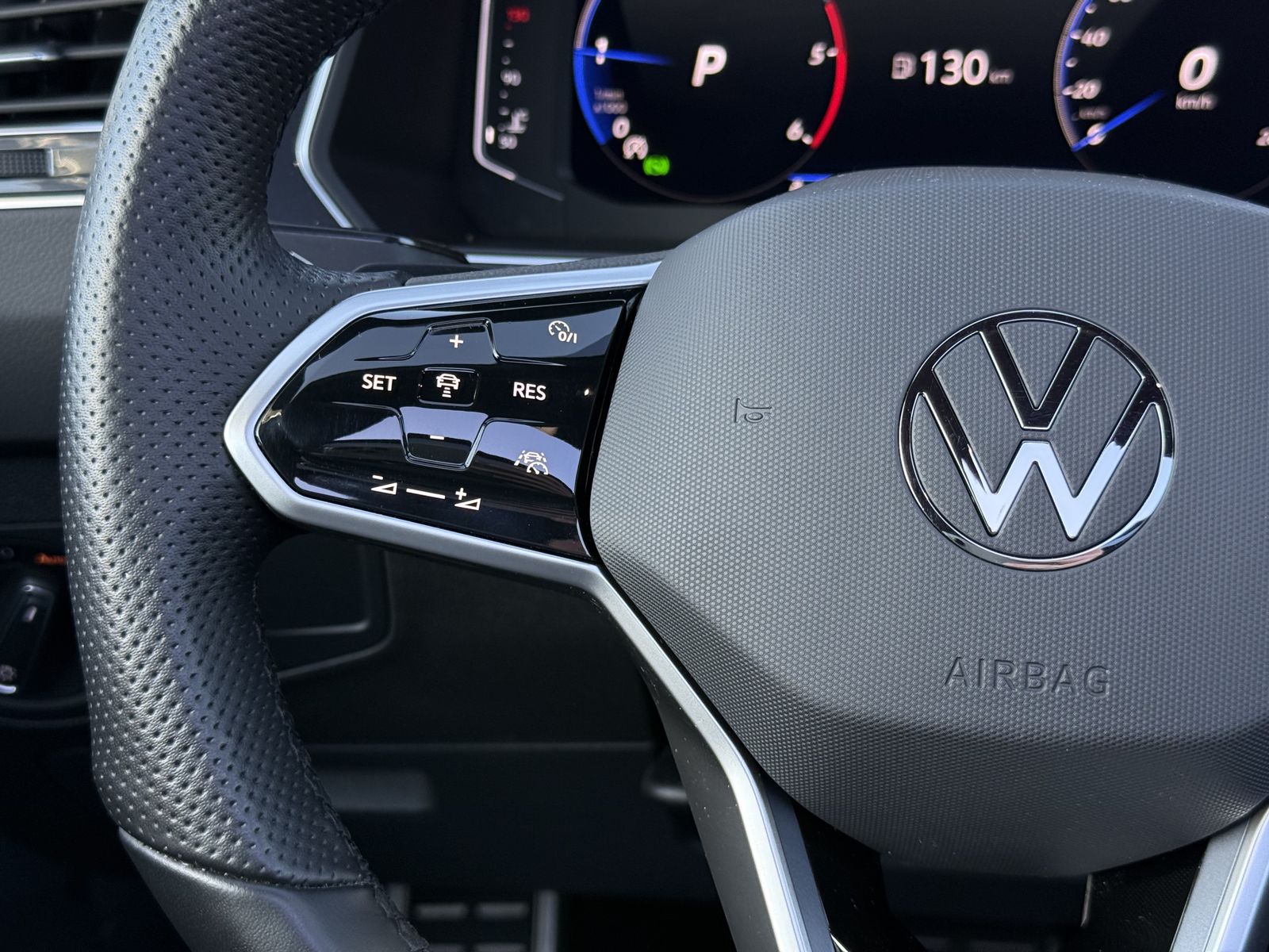 Volkswagen Tiguan R-Line 4-Motion,Pano,AHK,R-Kam,Matrix,ACC