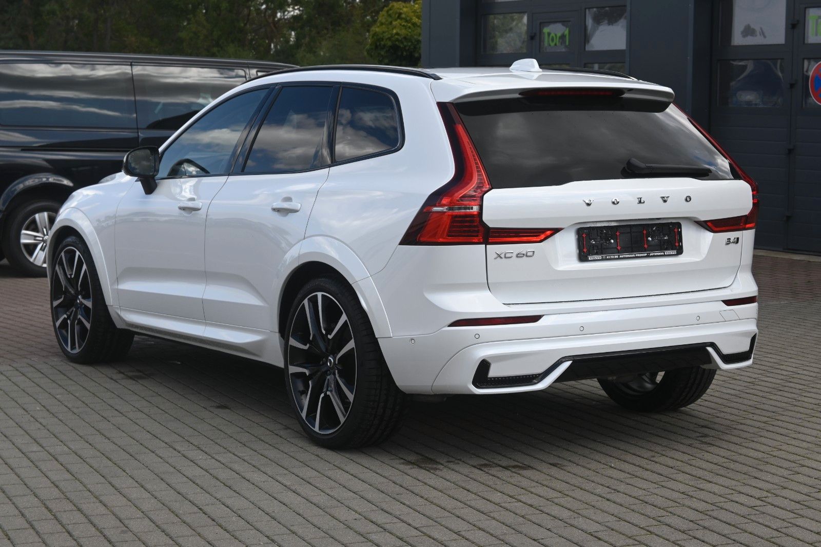 Volvo XC60 B4D AWD Ultimate Dark*LUFT*HUD*B&W*AHK*360°