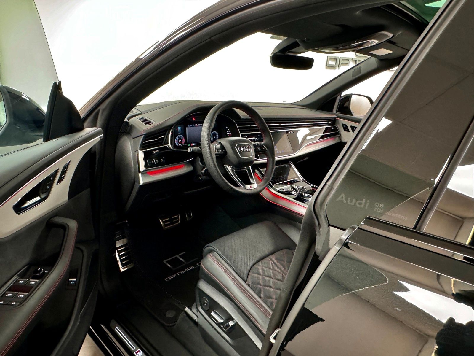 Audi Q8 50 TDi Q S-LINE Black - Samsaru's Car Outlet