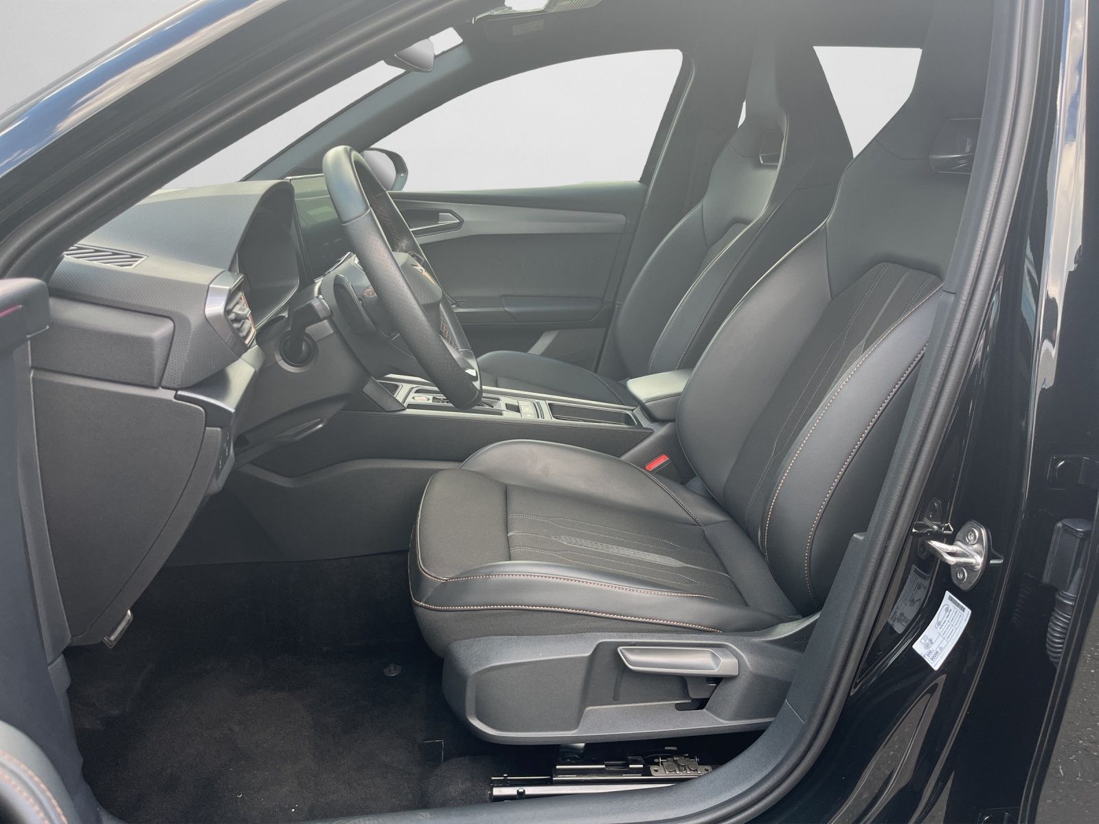 Cupra Leon Sportstourer 1.4 e-hybrid DSG - Samsaru's Car Outlet