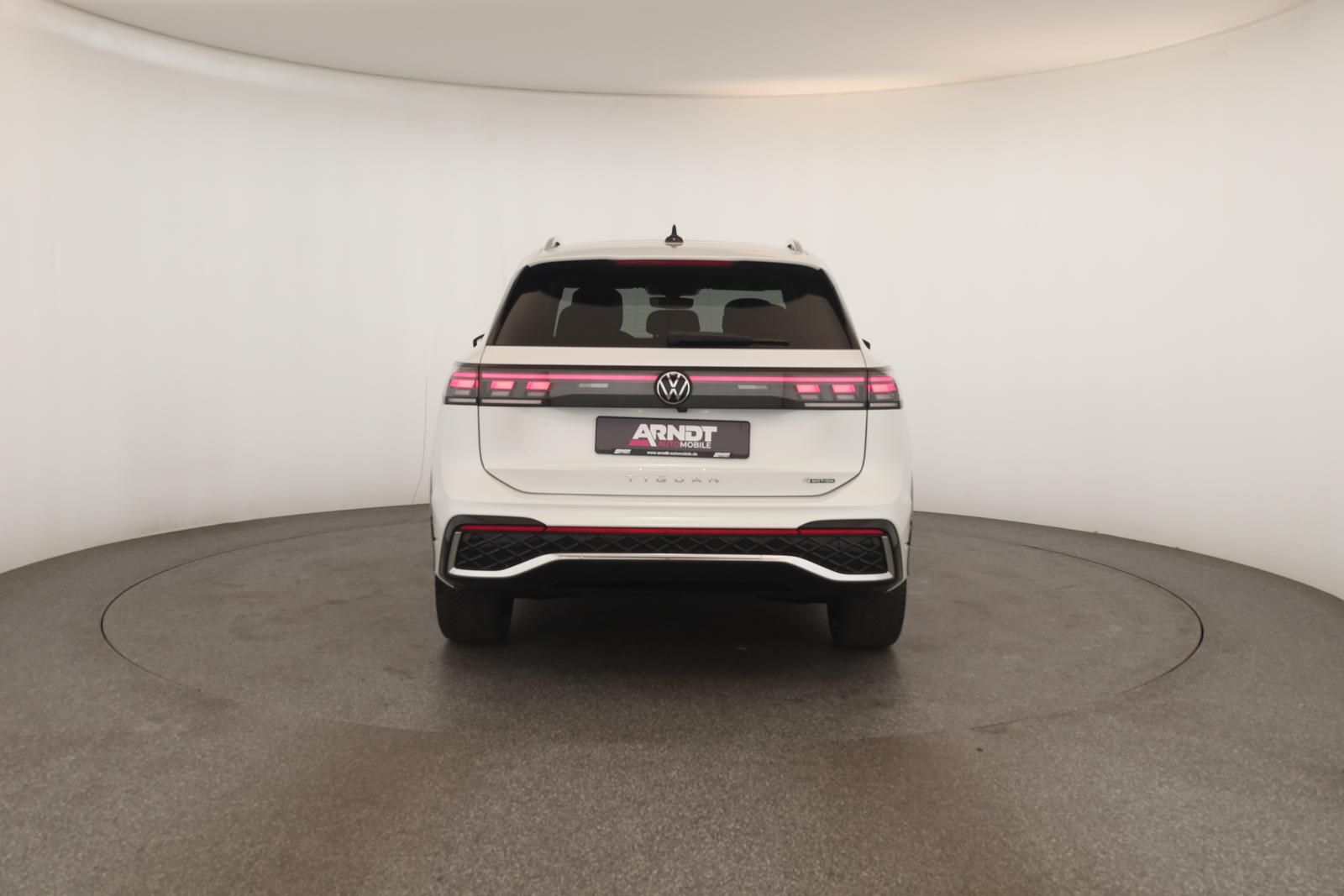 Volkswagen Tiguan 2.0 TDI 4M DSG R-Line Leder Pano Navi 360