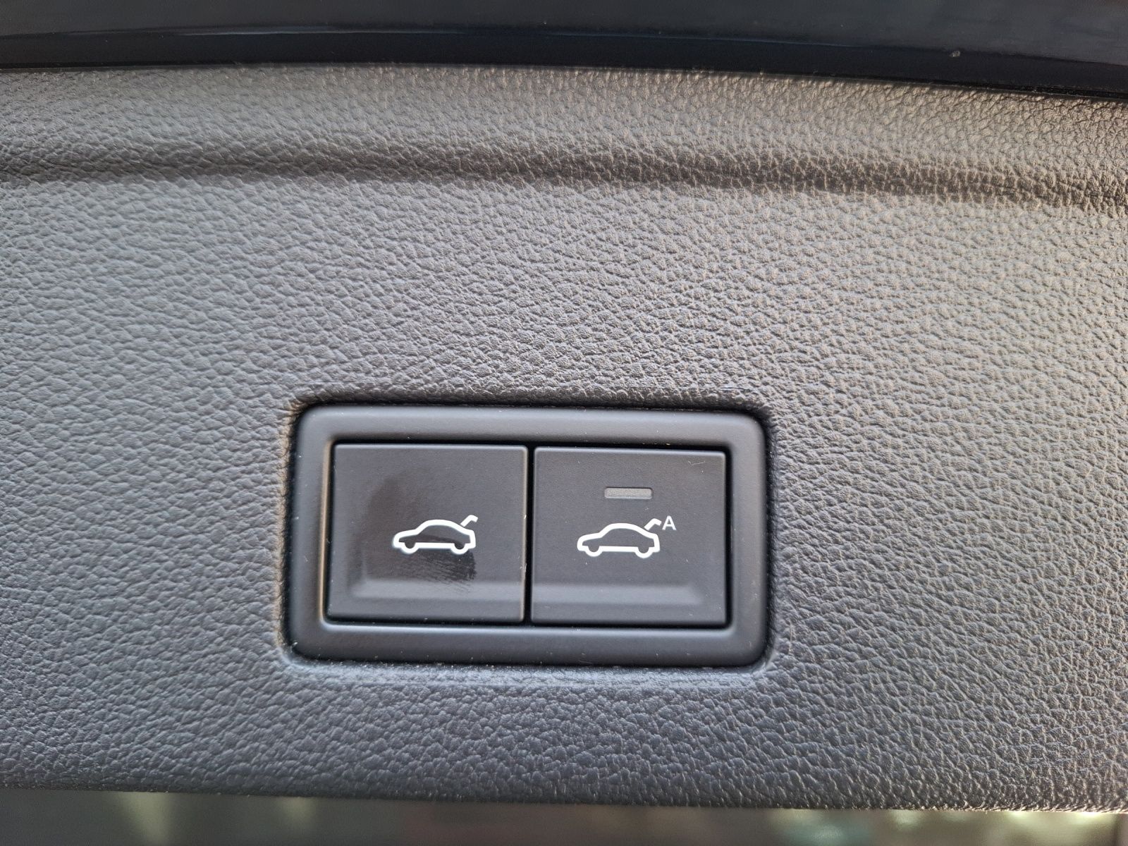Volkswagen Touareg TDI R-Line 4M - Samsaru's Car Outlet