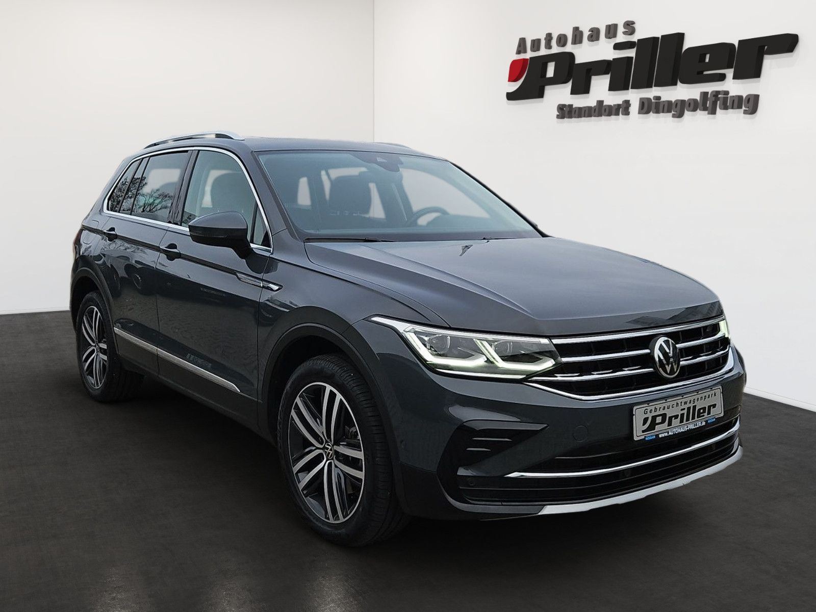 Volkswagen Tiguan 2.0 TDI Elegance 4Motion/NAVI/AHK/Matrix