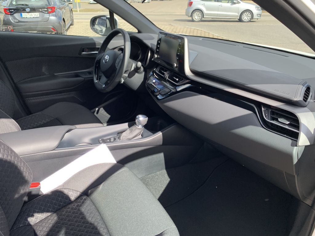 Toyota C-HR Hybrid Flow - Samsaru's Car Outlet