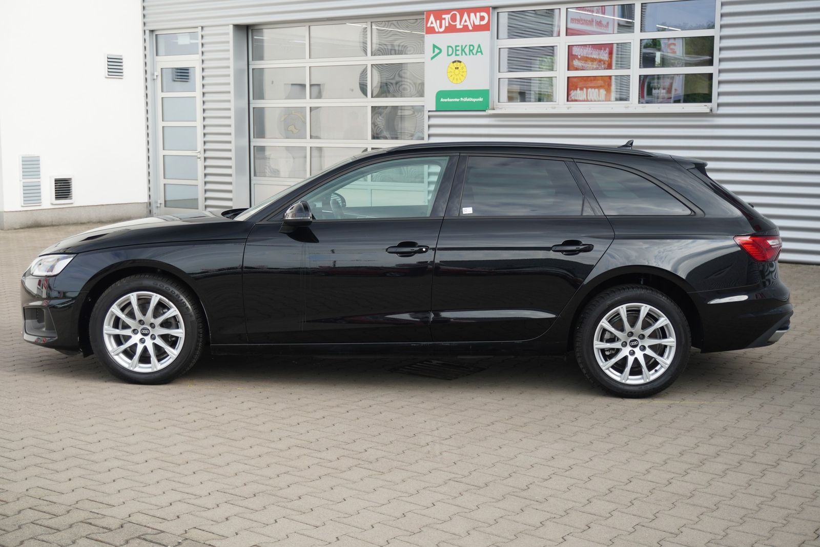 Audi A4 35 2.0 TFSI Avant - Samsaru's Car Outlet