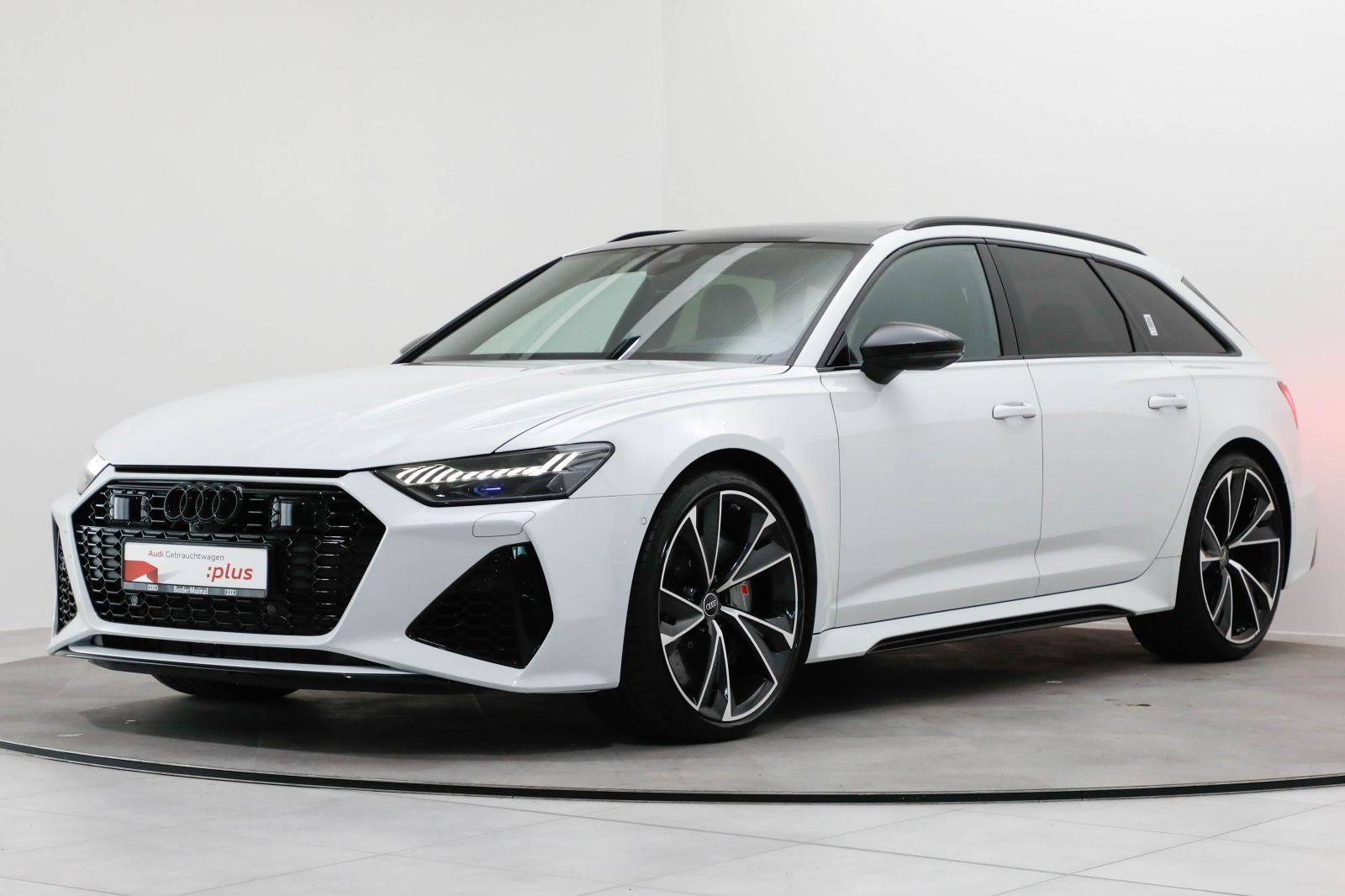 Audi RS 6 Avant AHK Matrix HUD Keramik Pano 305km/h