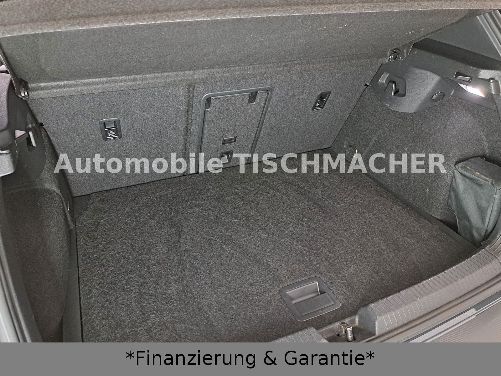 Volkswagen Golf VIII DSG - Samsaru's Car Outlet