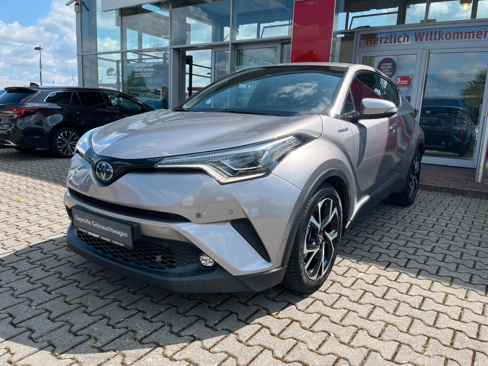 Toyota C-HR Hybrid - Samsaru's Car Outlet