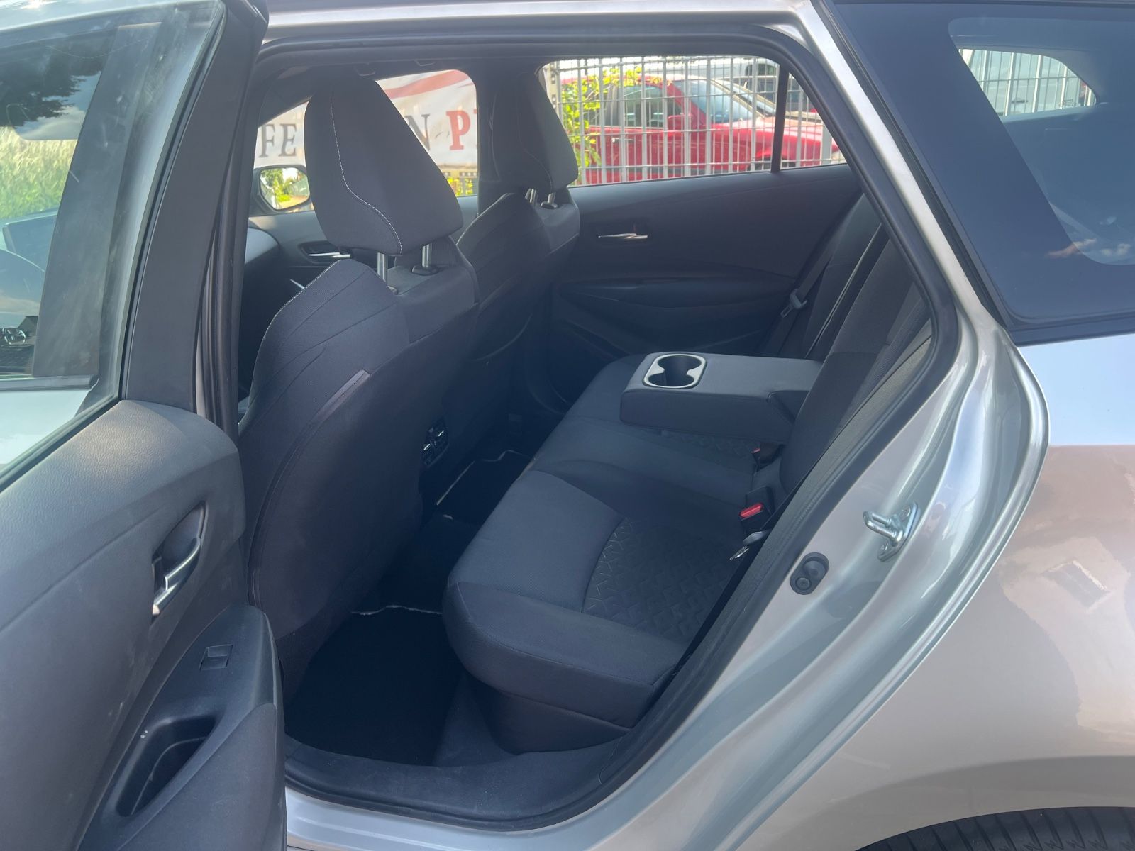 Toyota Corolla Touring Sports Hybrid Dynamic - Samsaru's Car Outlet