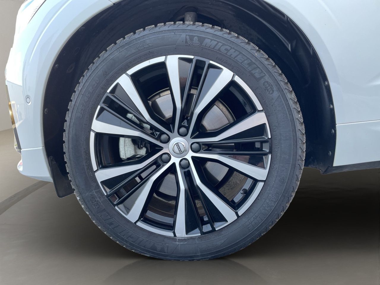 Volvo XC60 B5 AWD Ultimate Dark AHK LED NAVI 20LM HuD