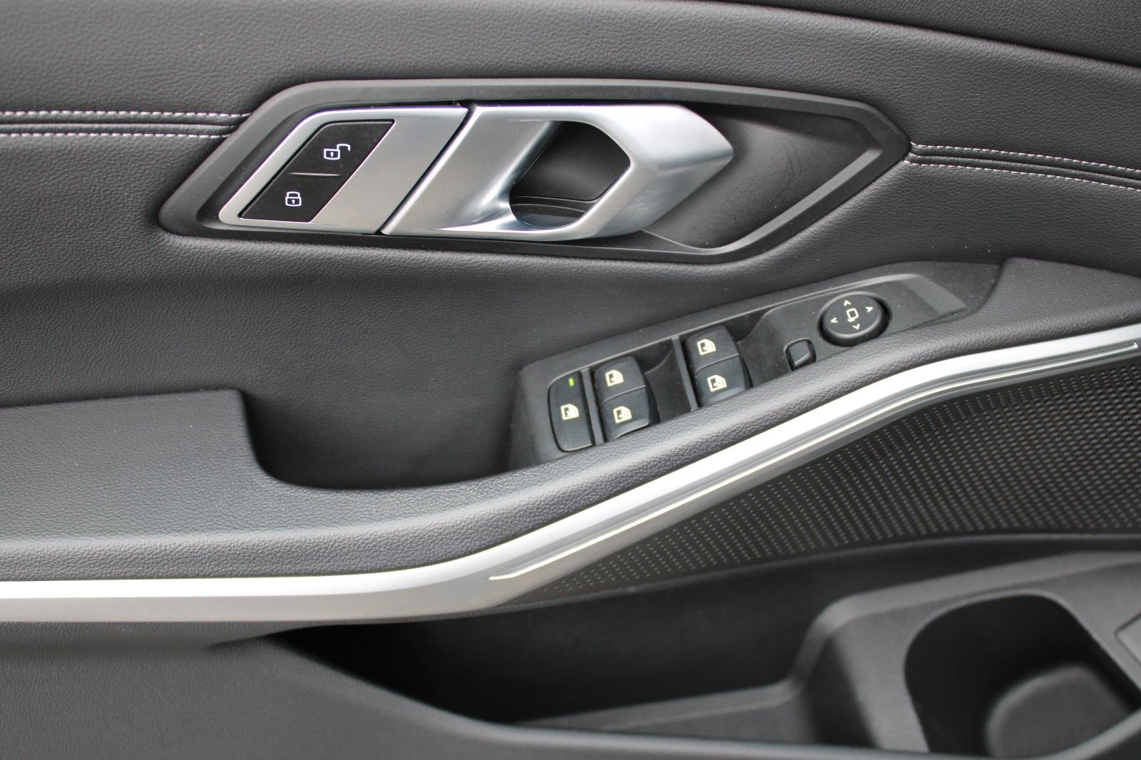 BMW 320 d Sport Line - Samsaru's Car Outlet