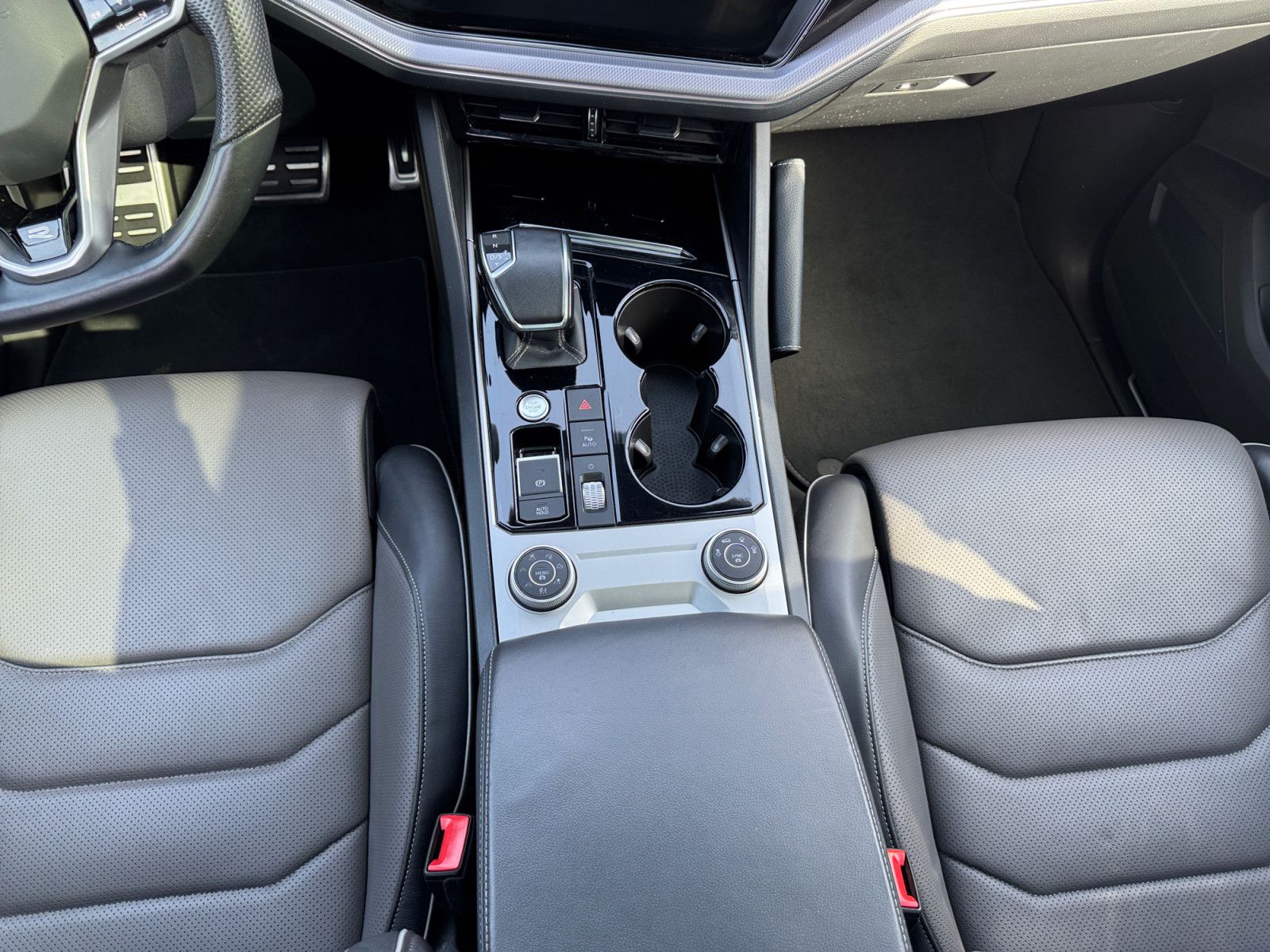 Volkswagen Touareg 3.0TDI R-Line AHK Luft Standhz Pano Cam