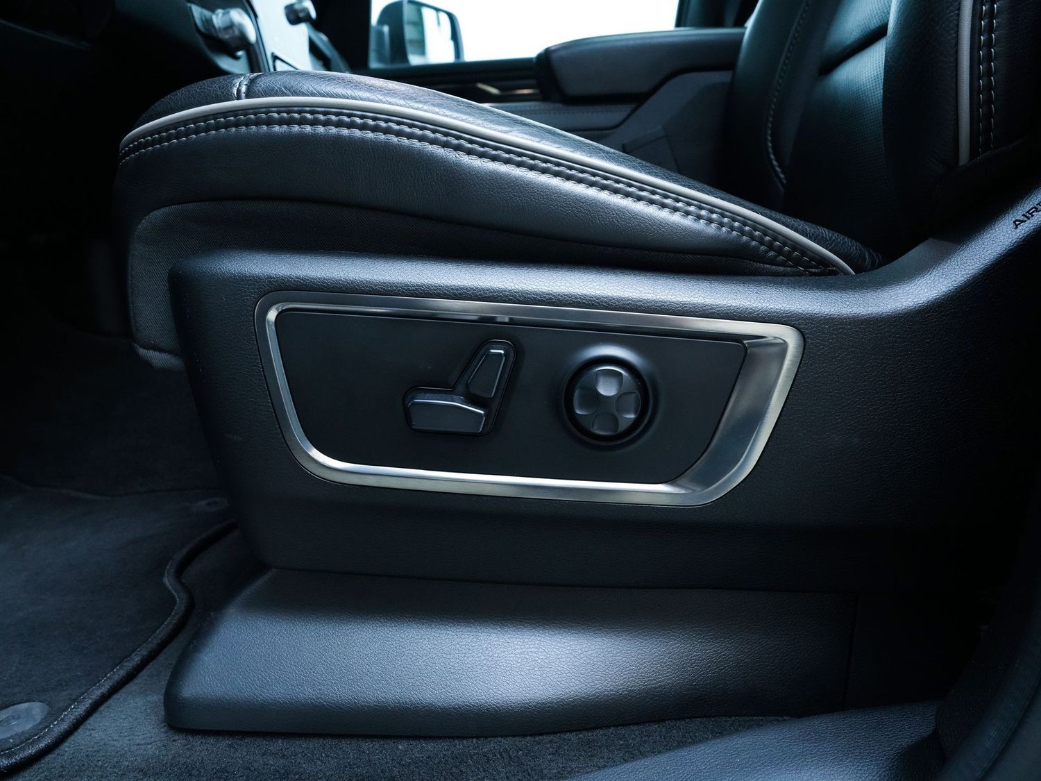 Dodge RAM 1500 Limited ***MEGA VOLL***