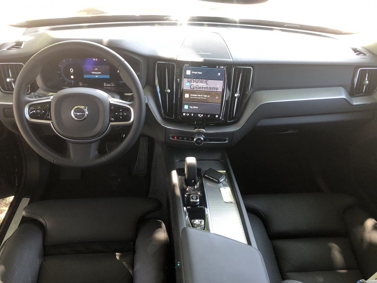 Volvo XC60 Plus Dark T8 AWD Anhängerzug