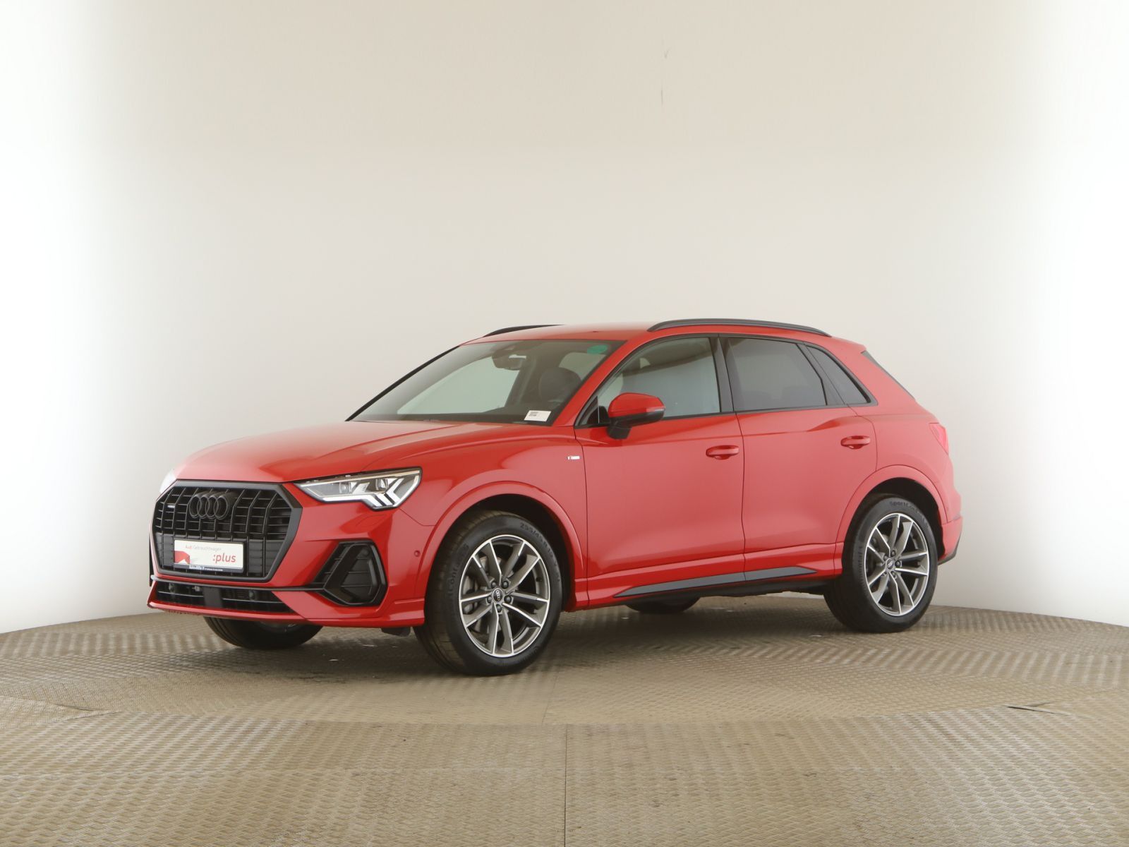 Audi Q3 40 TDI quattro S line M - Samsaru's Car Outlet