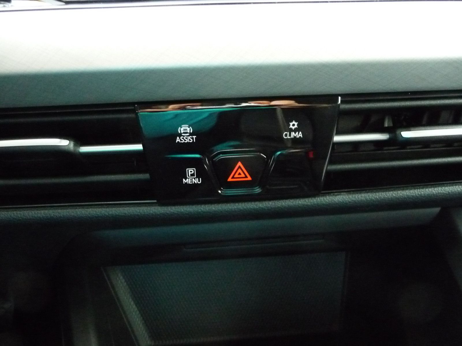 Volkswagen Golf VIII Variant Life - Samsaru's Car Outlet