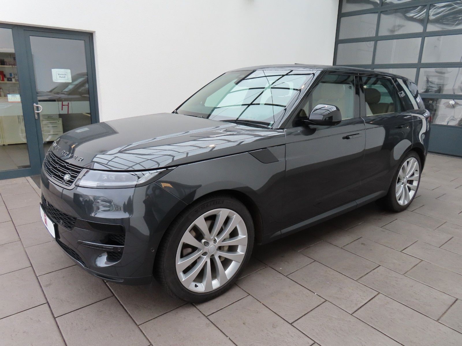 Range Rover Sport 3.0 D300 MHEV AWD SE - Samsaru's Car Outlet