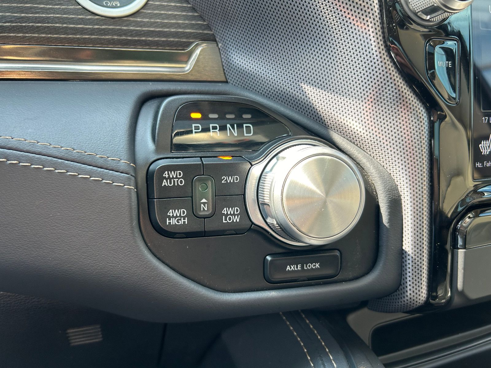 Dodge RAM 1500 Limited *LUFT*LPG*ACC*360*PANO*DE*