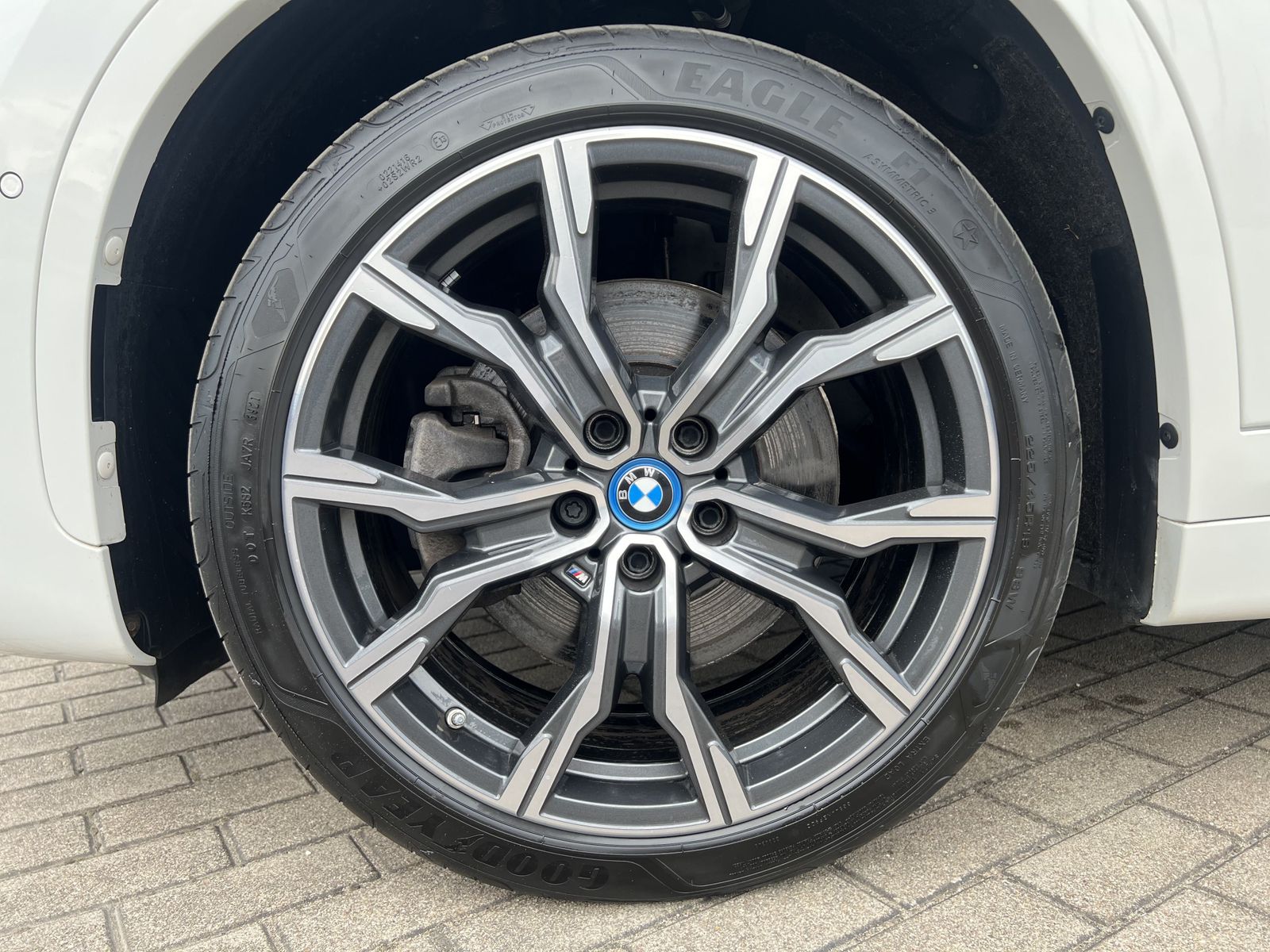 BMW X1 xDrive25e M Sportpaket - Samsaru's Car Outlet
