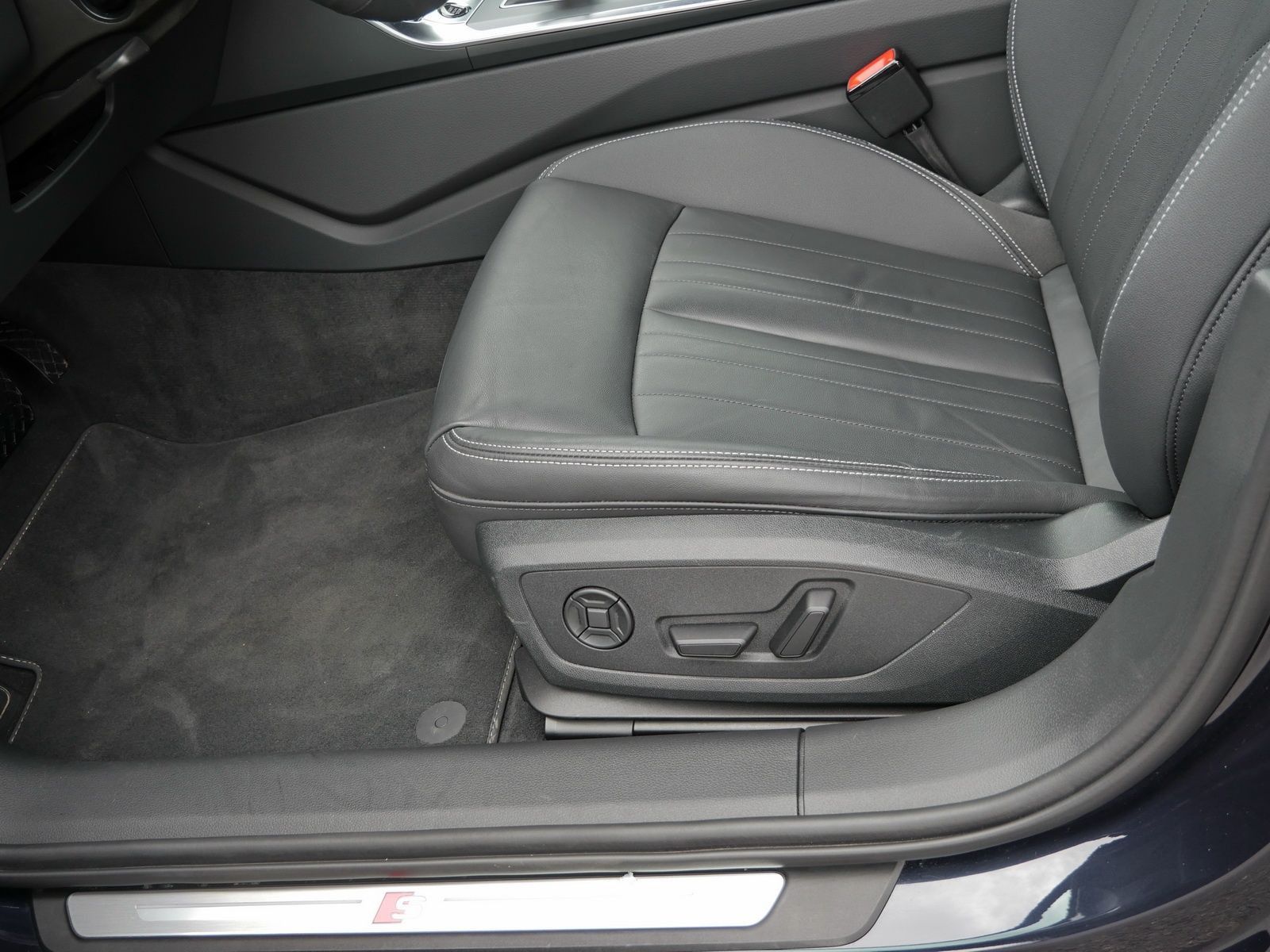 Audi A6 Avant 40 TDI S line Business*Matrix*HuD*360°