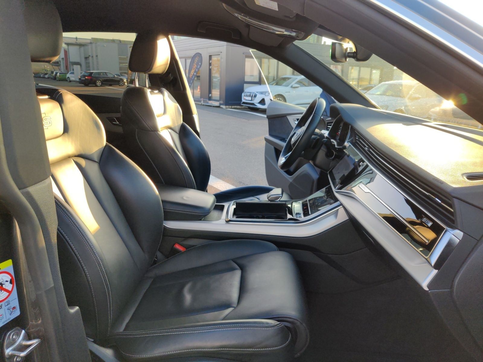 Audi Q8 55 TFSI e q. Tiptr. S-Line - Samsaru's Car Outlet