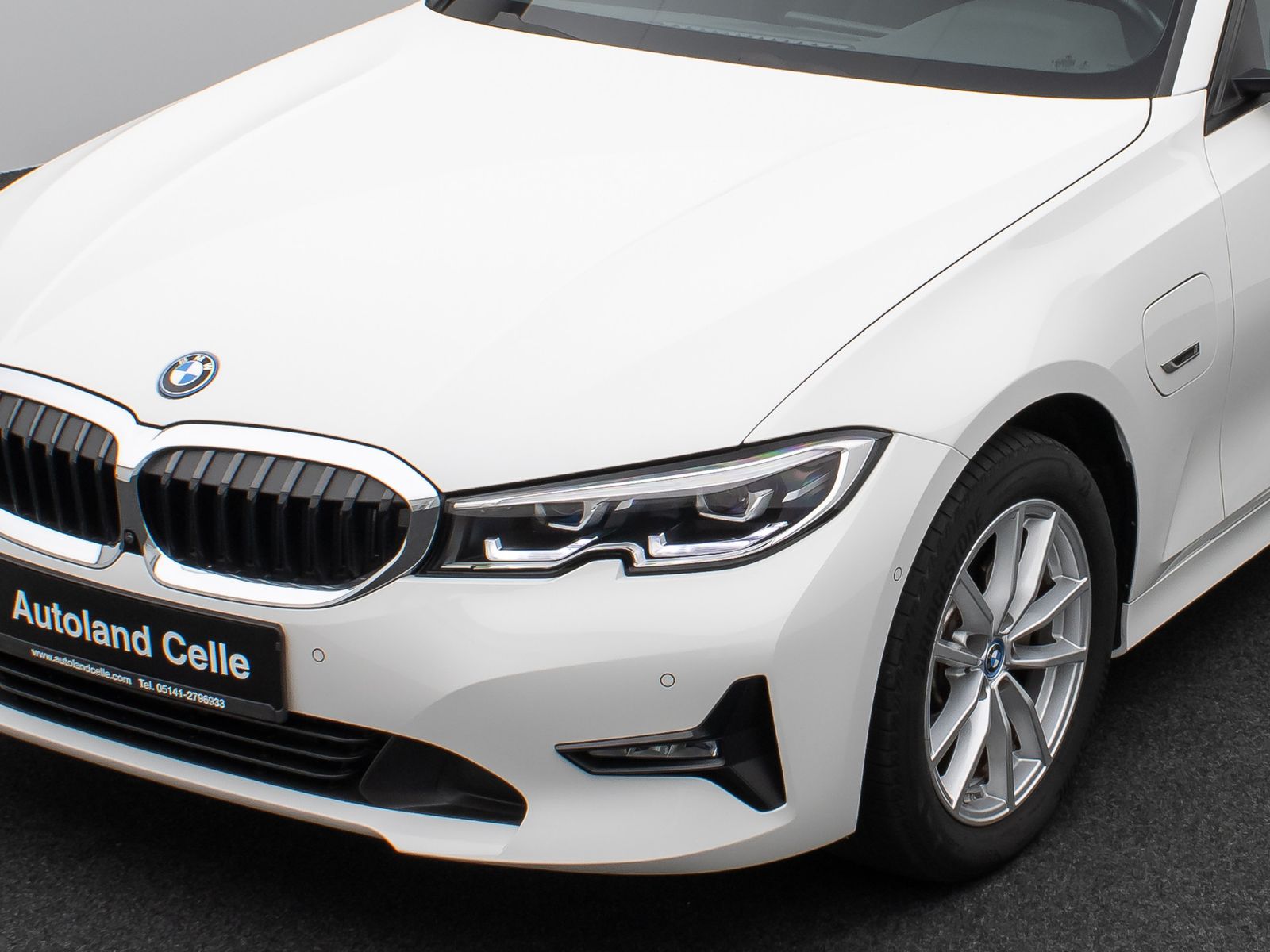 BMW 320e - Samsaru's Car Outlet