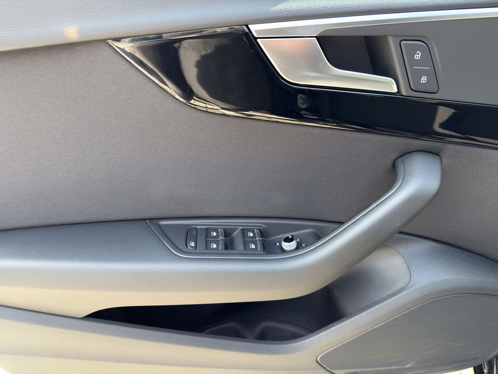 Audi A4 Avant 40 TFSI S tronic - Samsaru's Car Outlet