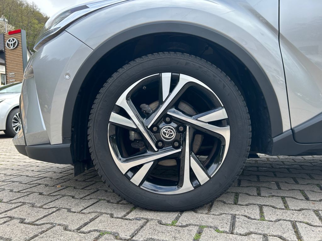 Toyota C-HR 2.0 Hybrid - Samsaru's Car Outlet