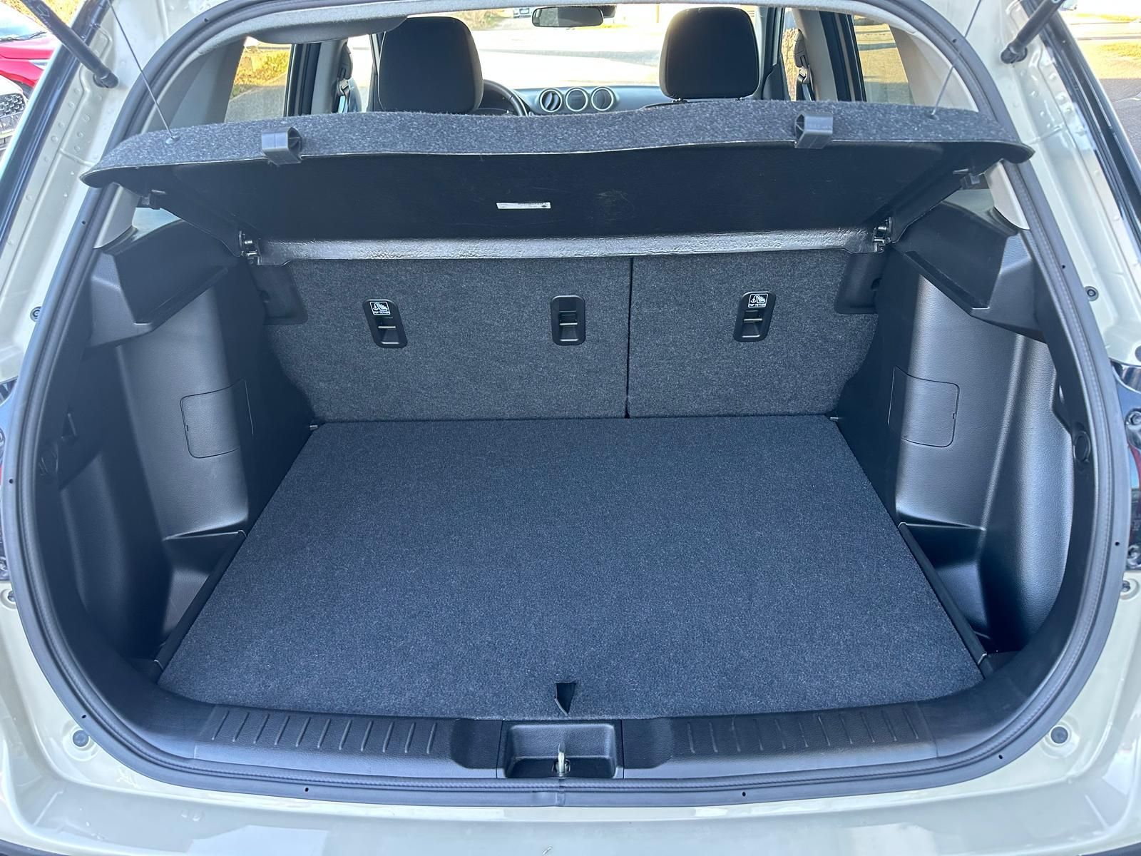 Suzuki Vitara 1.5 Hybrid Comfort - Samsaru's Car Outlet