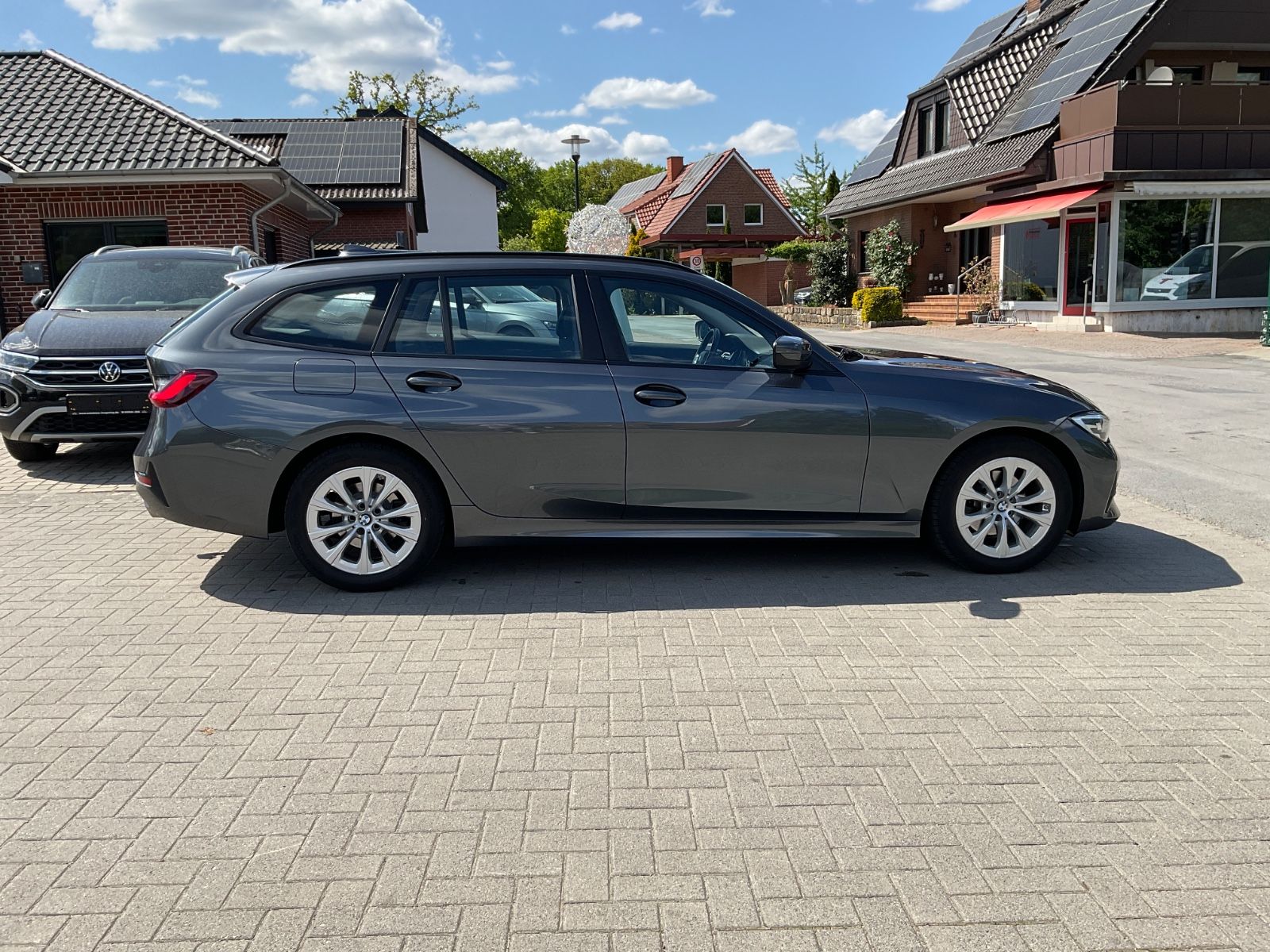 BMW 320d xDrive Touring - Samsaru's Car Outlet