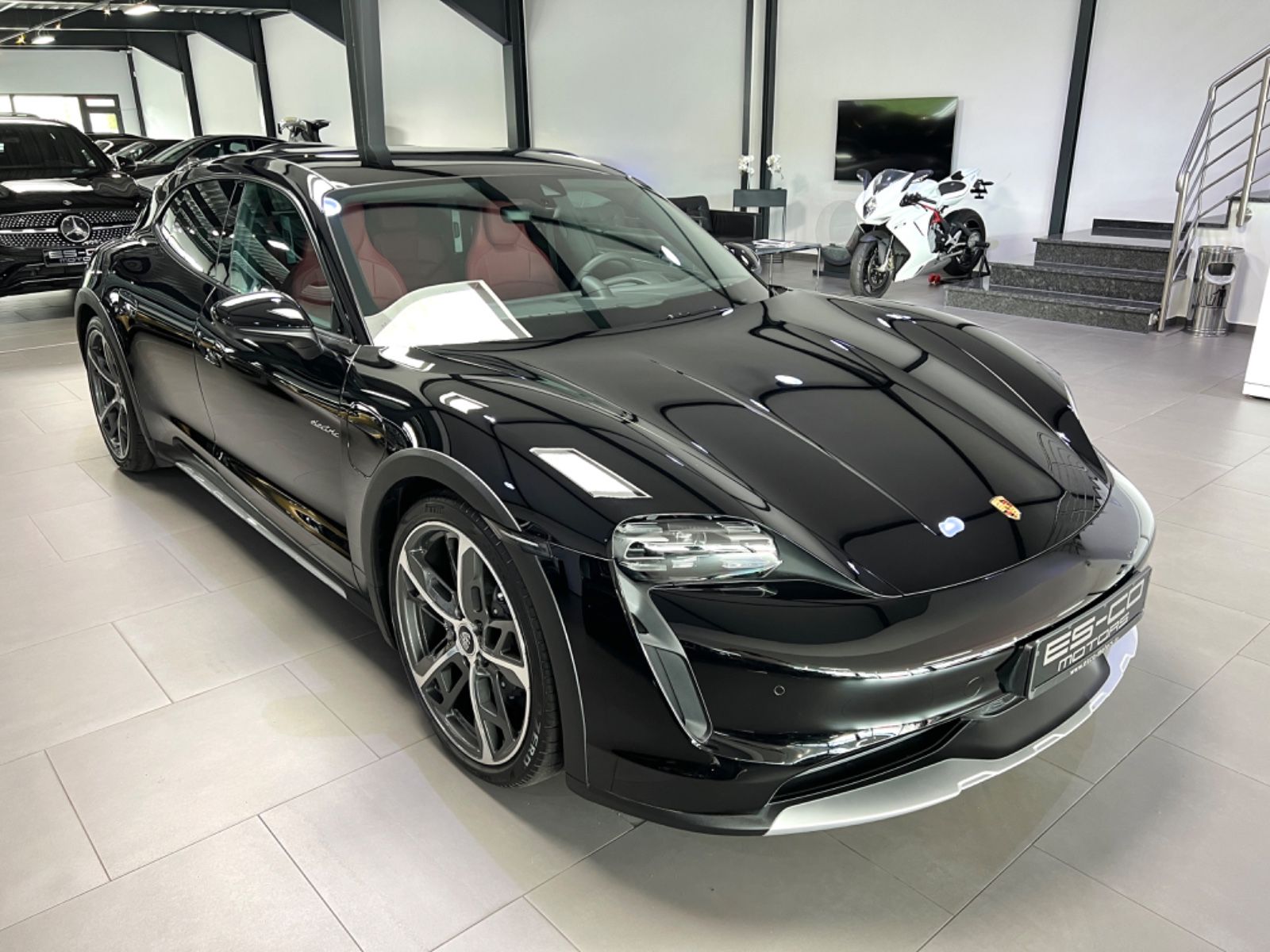 Porsche TAYCAN 4 CROSS TURISMO PANO ACC LEDER-ROT 2xDVD