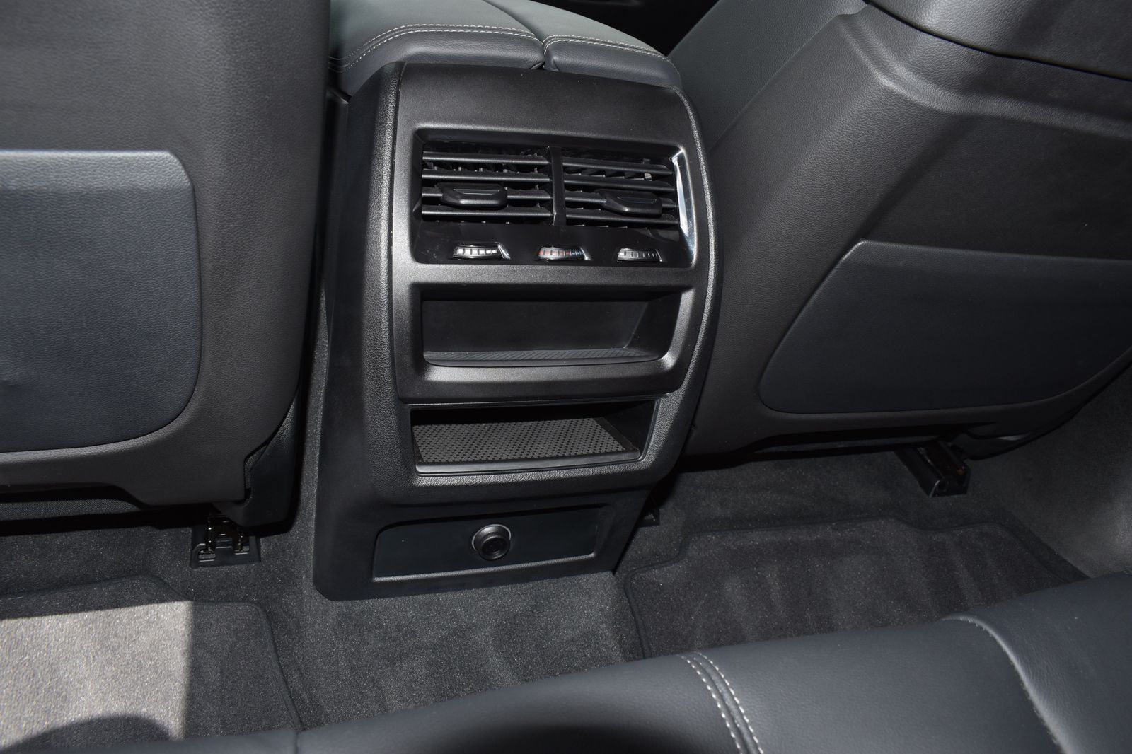 BMW X6 xDrive30d M Sportpaket - Samsaru's Car Outlet