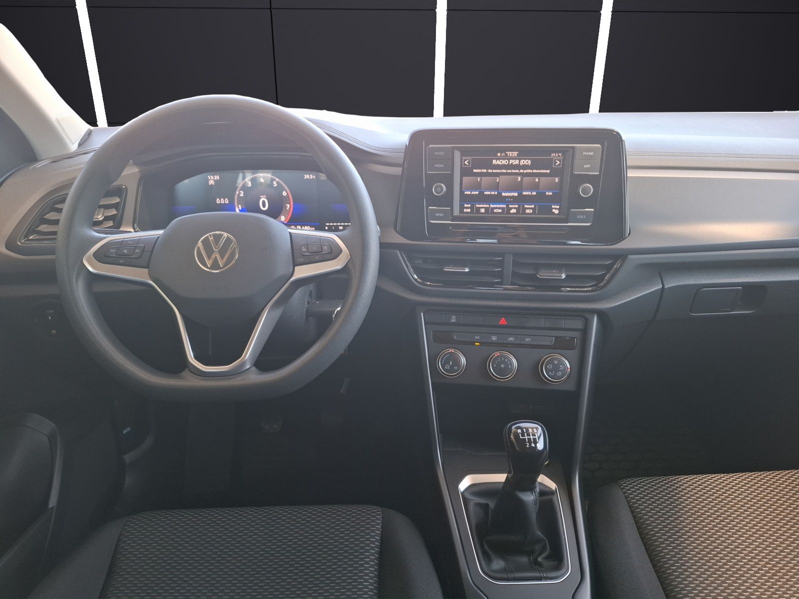 Volkswagen T-Roc TSI - Samsaru's Car Outlet