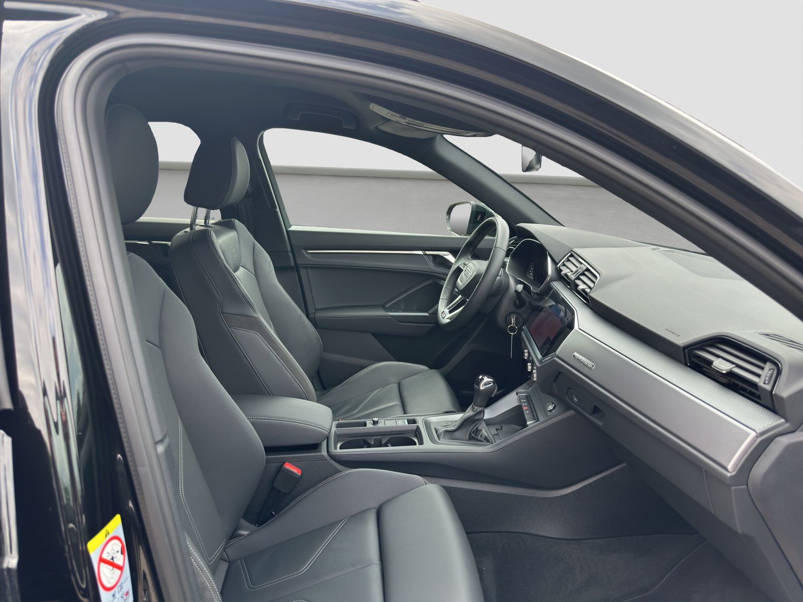 Audi Q3 S line 40 TFSI quattro - Samsaru's Car Outlet