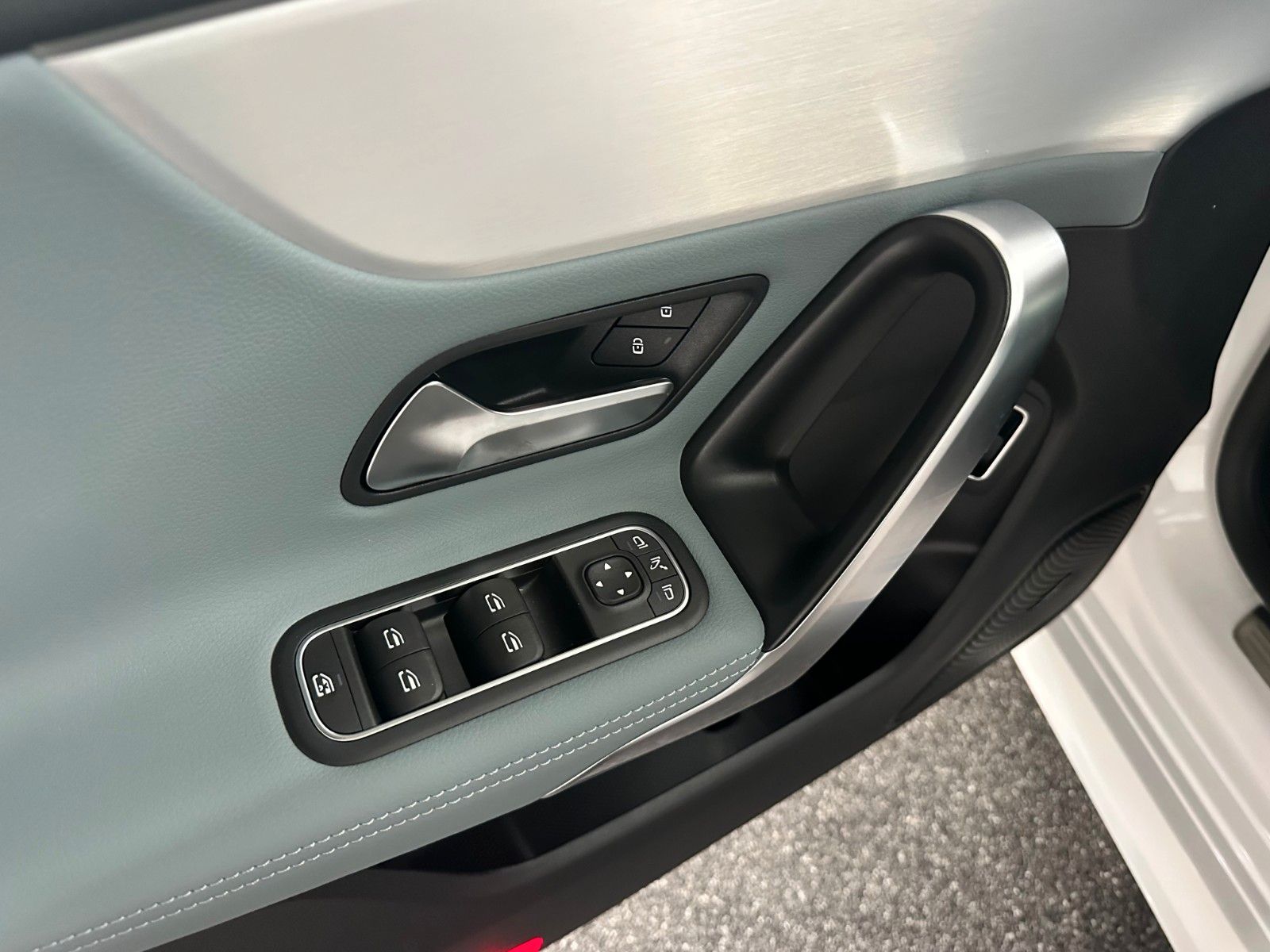 Mercedes-Benz CLA 250 e Coupé AMG Line - Samsaru's Car Outlet