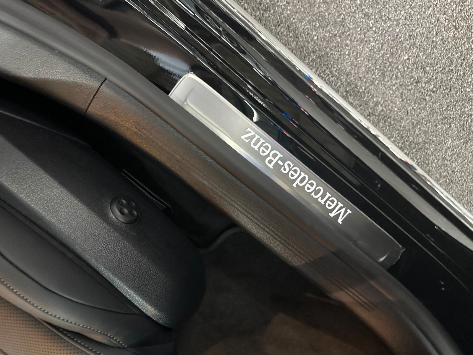 Mercedes-Benz E 300 e Exclusive Premium - Samsaru's Car Outlet