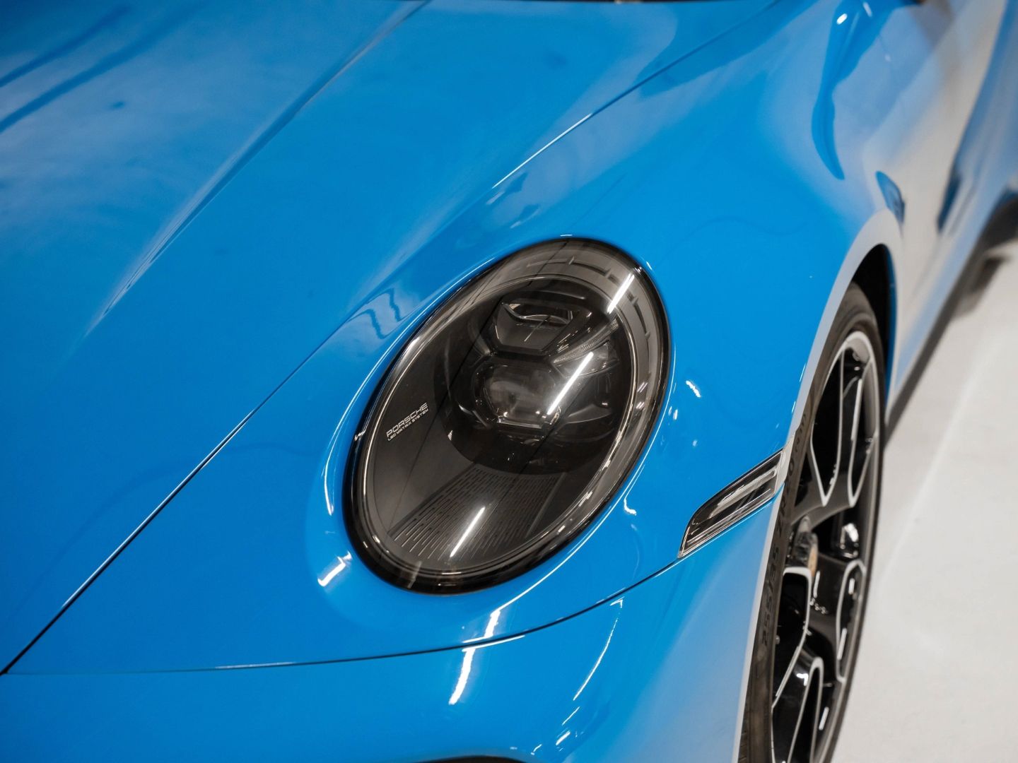 Porsche 992 Turbo S Burmester InnoDrive PCCB Lift-VA