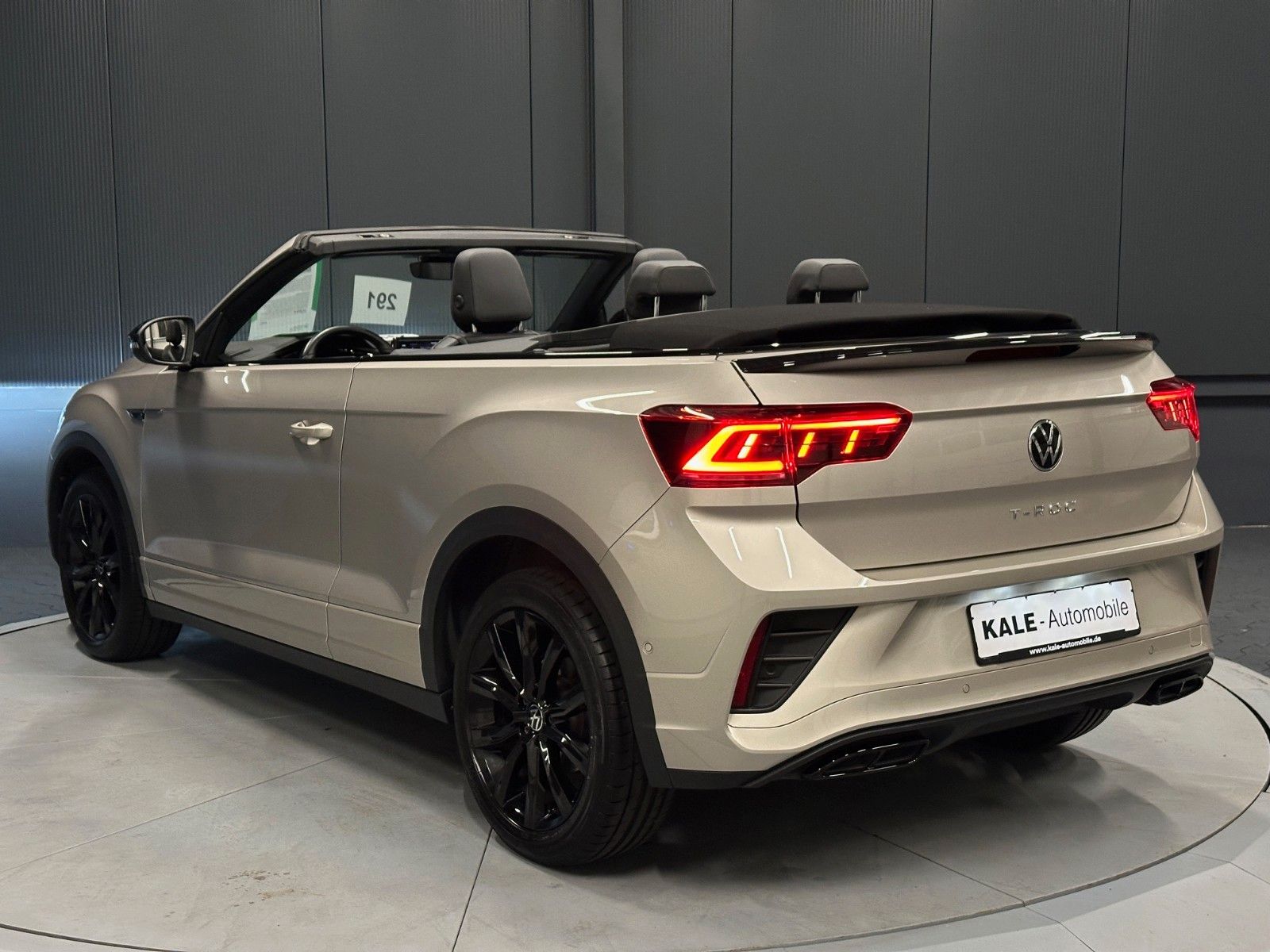 Volkswagen T-Roc R-Line Black - Samsaru's Car Outlet