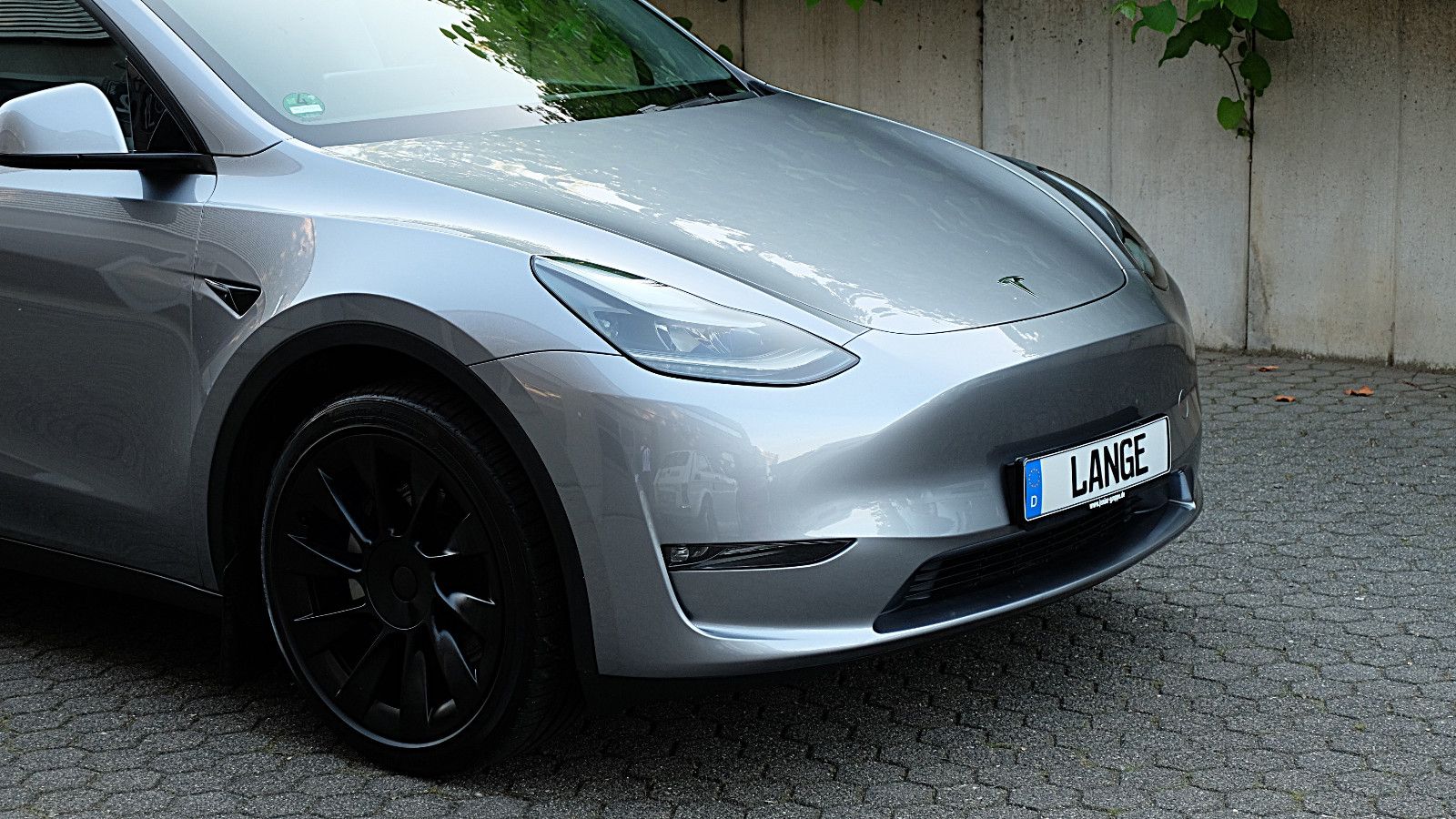 Tesla Model Y Long Range Dual AWD