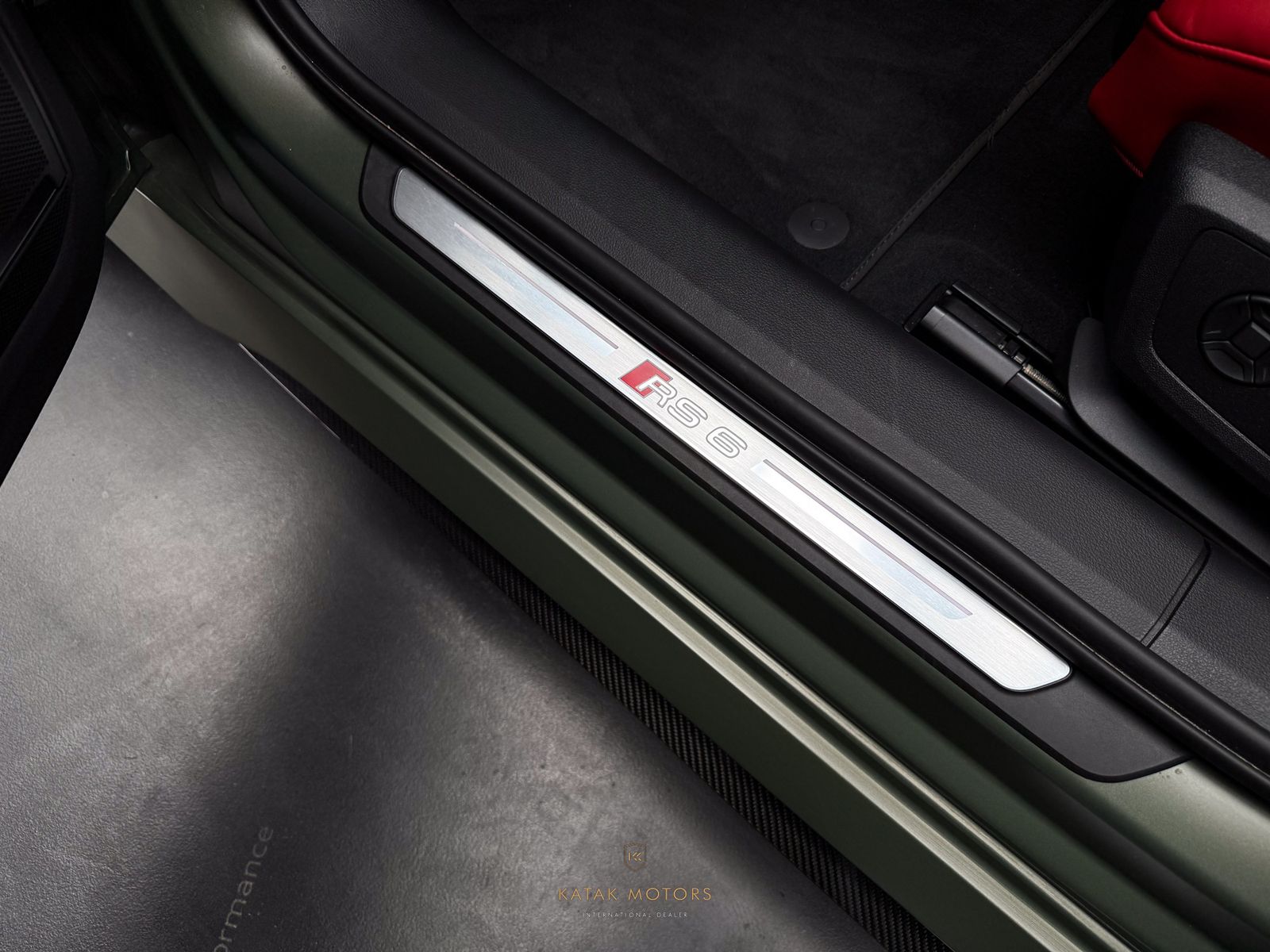 Audi RS6 PERFORMA/FULLCARBON/DYNAMIK+/PANO/B&O/HEADUP