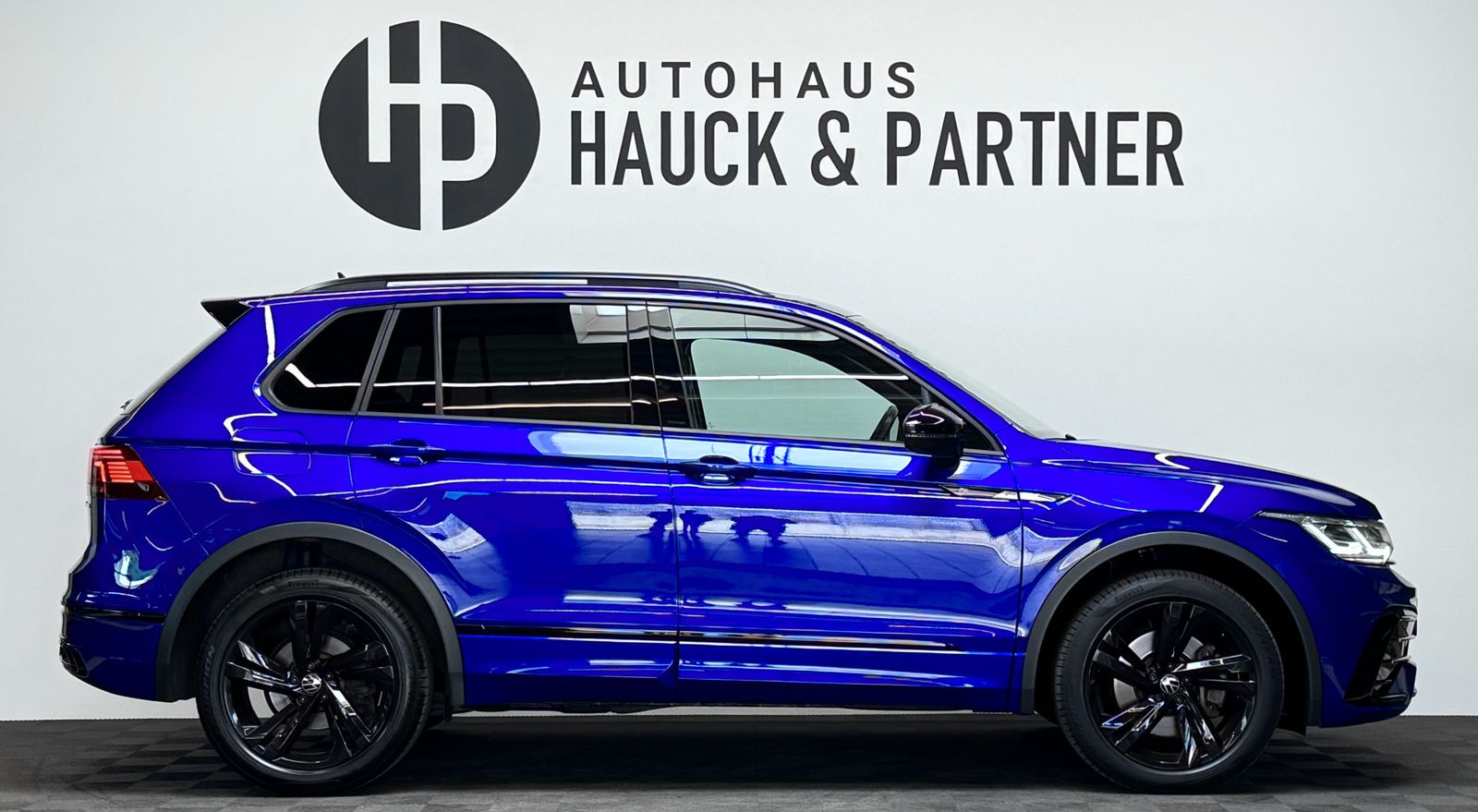 Volkswagen Tiguan R-Line 4M - Samsaru's Car Outlet